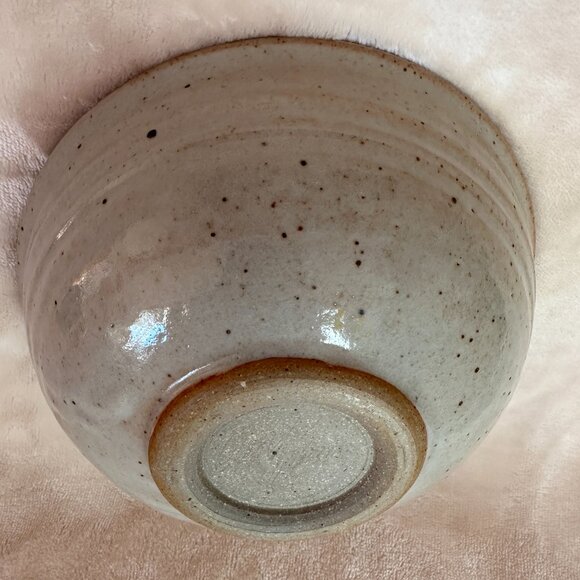 EUC ** HOST PICK ** Hand Thrown Pottery Clay Ribbed Bowl Artist Signed 7.25" D - Picture 6 of 7